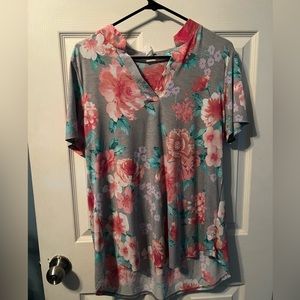 Worn 2x, grey floral blouse
